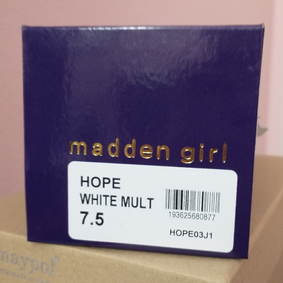 Madden Girl Hope Slip-On Sandals (Size 7.5) - Picture 5 of 6